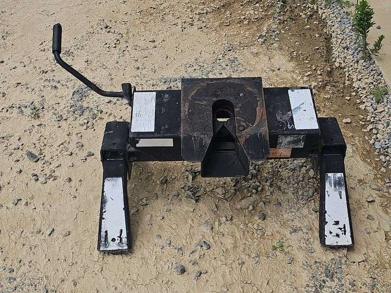 Fifth Wheel Hitch, Draw Right Gooseneck Hitch Plate, Hitch Hook-up Brackets & Mounting Hardware,