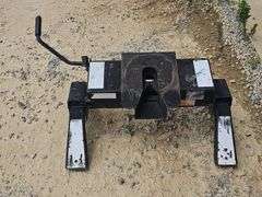 Fifth Wheel Hitch, Draw Right Gooseneck Hitch Plate, Hitch Hook-up Brackets & Mounting Hardware,
