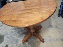 Vintage Round Oak Pedastal Table with Collapsing Leafs