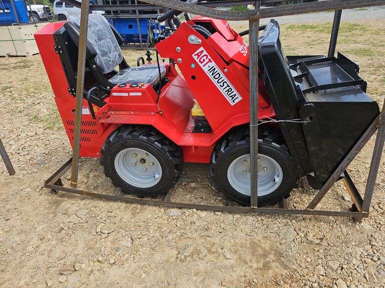 AGT SDA-140W Wheeled Skid Steer Loader