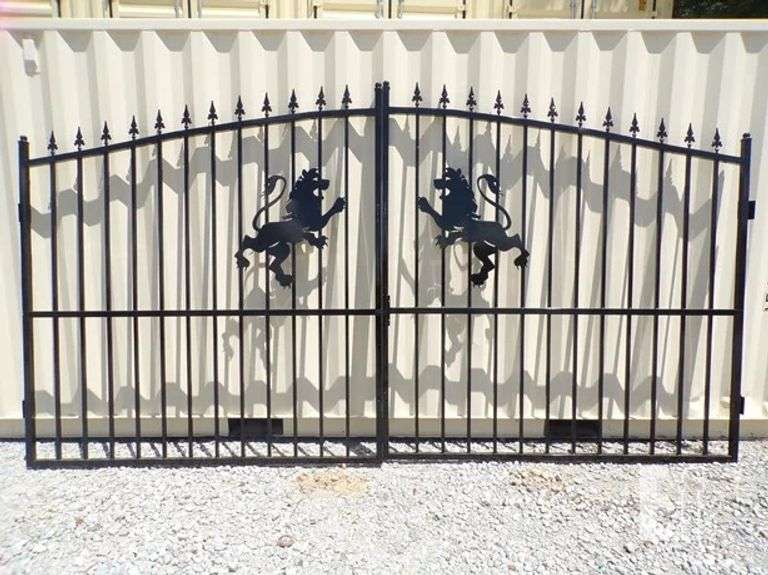 SDLanch Bi-Parting Iron Gate with Lion Design