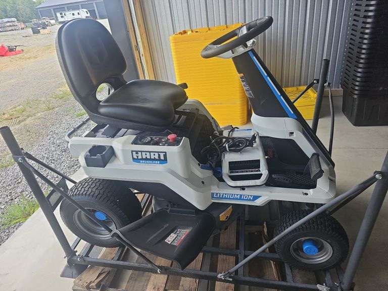 HART Riding Lawn Mower