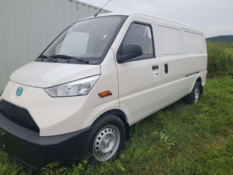 Mullen 1 Cargo Van