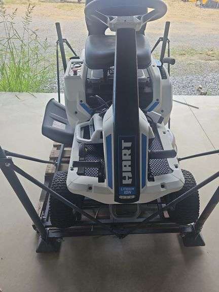 HART Riding Lawn Mower