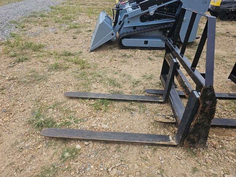 Skid Steer Pallet Fork