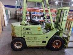 CLARK 4000# GAS FORKLIFT, RUNNER, MODEL #C500-Y40 - GREEN