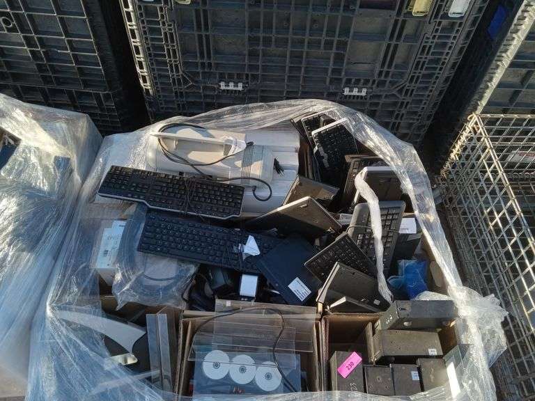 PALLET: KEYBOARDS & COMPUTER PARTS - Bentley & Associates, LLC