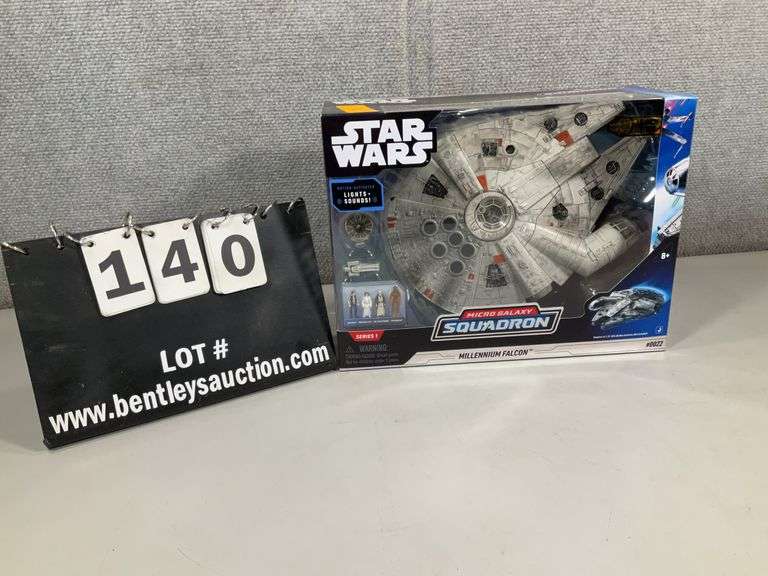 STAR WARS GALAXY SQUADREN MILLENNIUM FALCON - LIGHTS SOUNDS