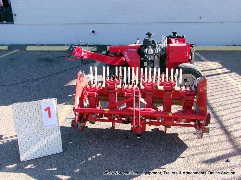 2012 REDEXIM CARRIER S/N: 0488211, 1 KEY, MULTI-FUNCTION TOOL CARRIER DESIGNED FOR TURF MAINTENANCE,