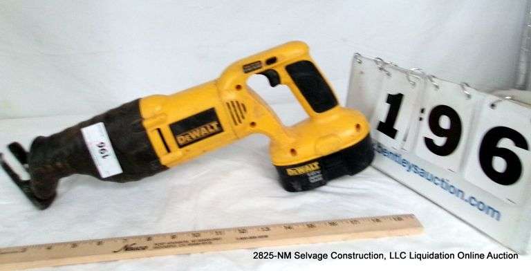 DEWALT DW938 VARIABLE SPEED RECIPROCATING SAW W/ 18V BATTERY