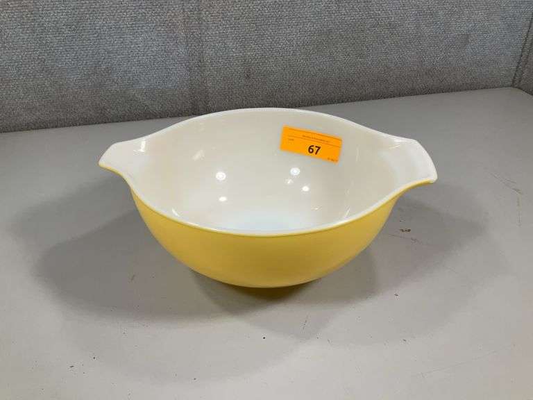 PYREX YELLOW MIXING BOWL CINN.