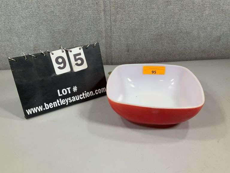 PYREX RED SQUARE 2-1/2 OZ HOSTESS BOWL