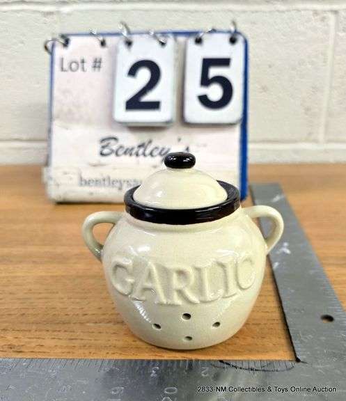 GARLIC POT