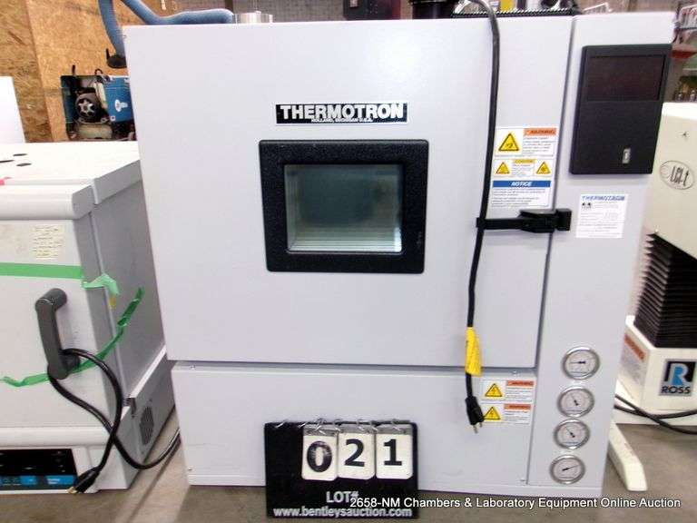 THERMOTRON S.1.5-8200 ENVIROMENTAL CHAMBER