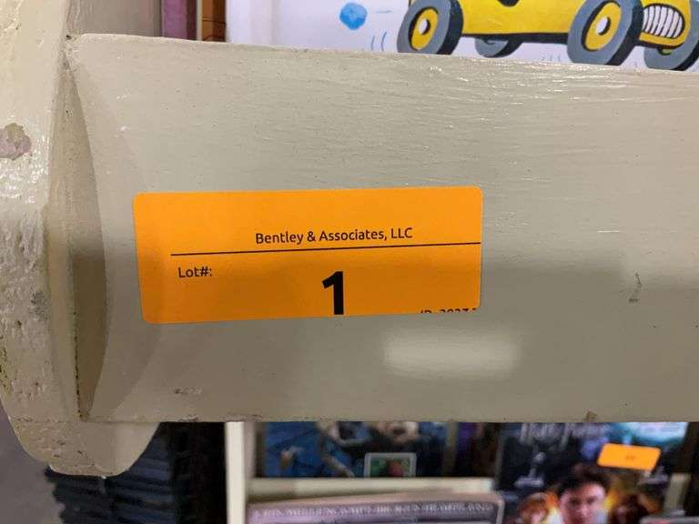 COMIC BOOK/MAGAZINE RACK - 9 SHELVES