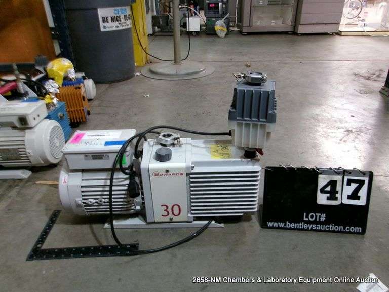 EDWARDS E2M30 VACUUM PUMP
