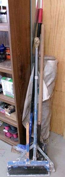 LONG HANDLE SCRAPERS AND SHOVEL & ROLL: PLASTIC