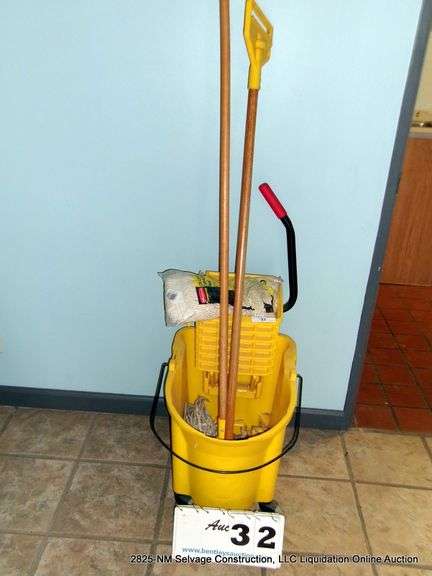 RUBBERMAID MOP BUCKET