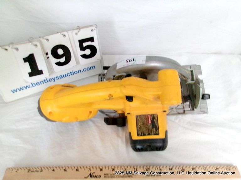 DEWALT DC 390 5-1/2" CORDLESS CIRCULAR SAW W/ DW 9116 CHARGER