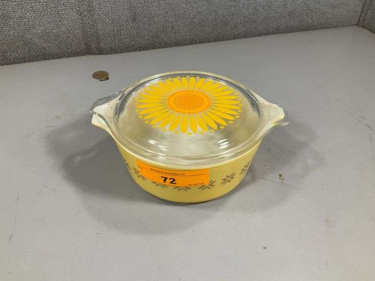 PYREX CASSEROLE DISH W/ LID - DAISY