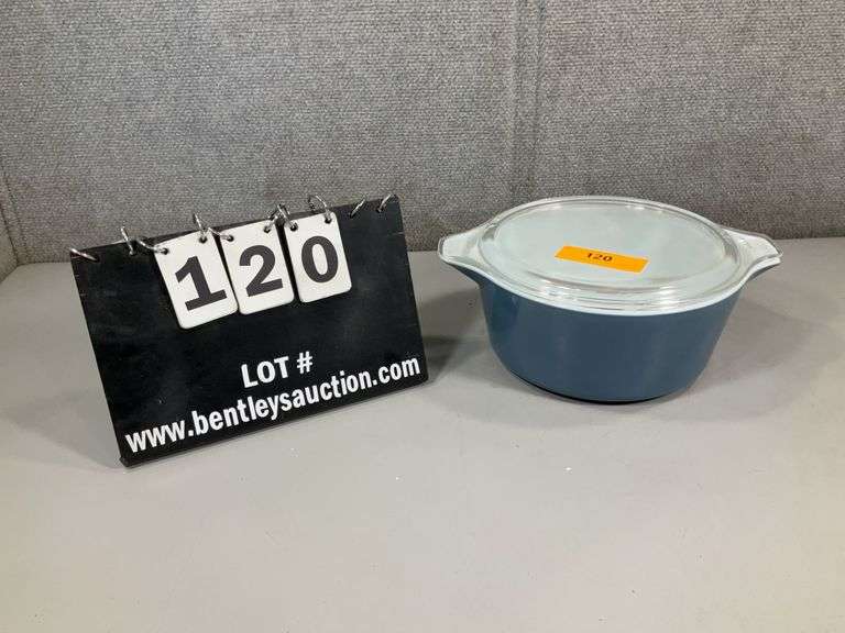 PYREX VINTAGE SKY BLUE BOWL W/ LID