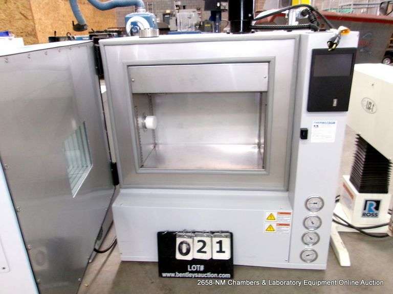 THERMOTRON S.1.5-8200 ENVIROMENTAL CHAMBER