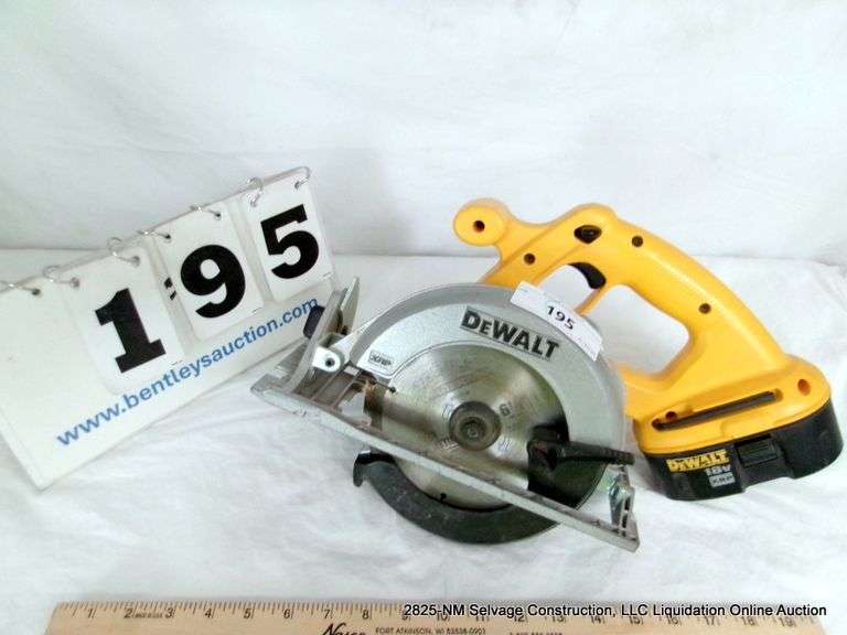 DEWALT DC 390 5-1/2" CORDLESS CIRCULAR SAW W/ DW 9116 CHARGER