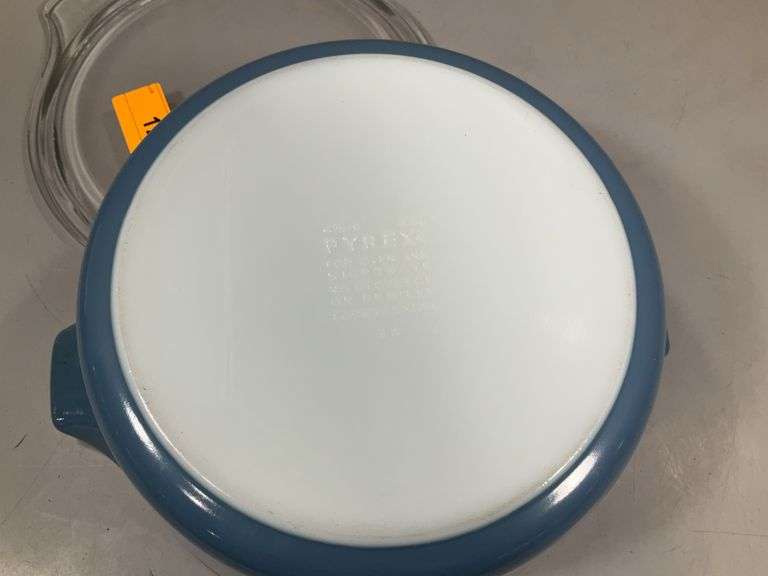 PYREX VINTAGE SKY BLUE BOWL W/ LID