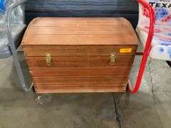 LATCHED END OF BED CHEST FOR TOYS - CLEAN/NICE