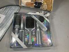 (3): BATH & BEAUTY KIT, GROOMING KIT, STEERING WHEEL HEAT PROTECTOR