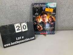 HARRY POTTER HB HOGWARTS & BEYOND POSTER BOOK