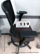 BLACK OFFICE CHAIR
