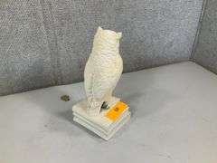 WHITE SNOW OWL CERAMIC STATUE (HP?)