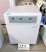 VWR 2310 WATER JACKETED CO2 INCUBATOR