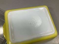 PYREX CASSEROLE W/ LID - YELLOW