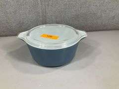 PYREX VINTAGE SKY BLUE BOWL W/ LID
