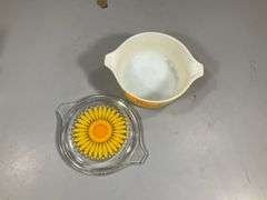 PYREX CASSEROLE DISH W/ LID - DAISY