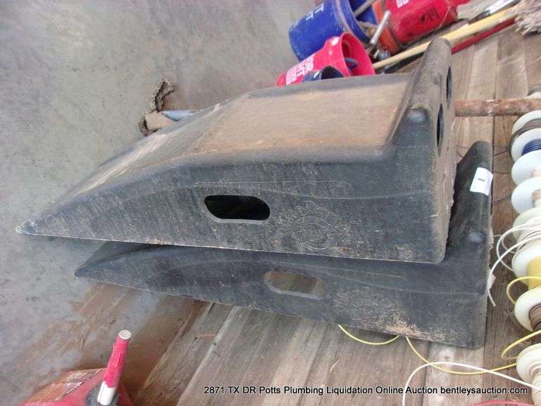 PAIR: AUTO RAMPS - PLASTIC