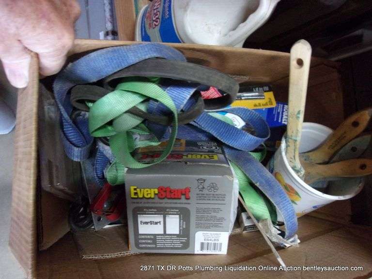 BOX: STRAPS, DRILL BITS, SCREW EXTRACTOR, BATTERY