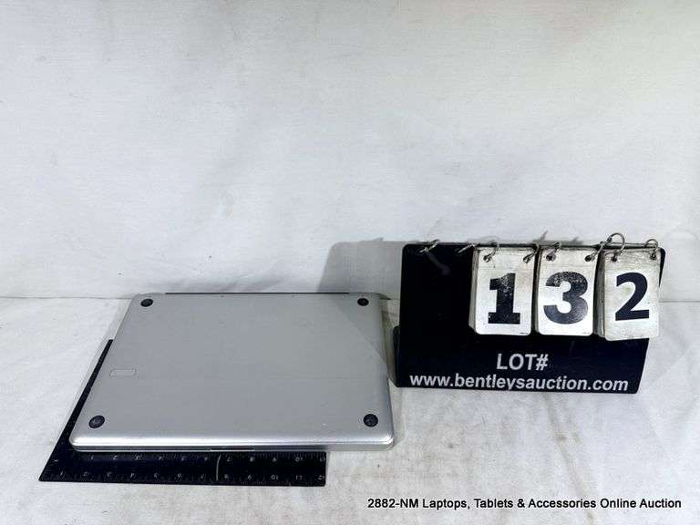 APPLE MAC BOOK PRO - NO CORD