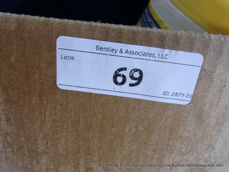 BOX: ASSORTED CLEANING SUPPLIES