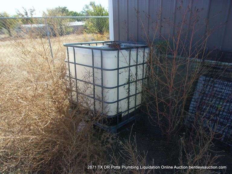 LOT: SCHUTZ WATER STORAGE, CROP FENCING, SIDING, WHITE & GREEN PIPES W/ HOLES