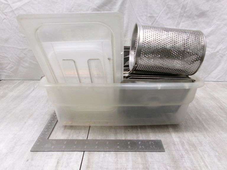 SMALL PLASTIC BIN, ASSORTED KITCHEN LIDS