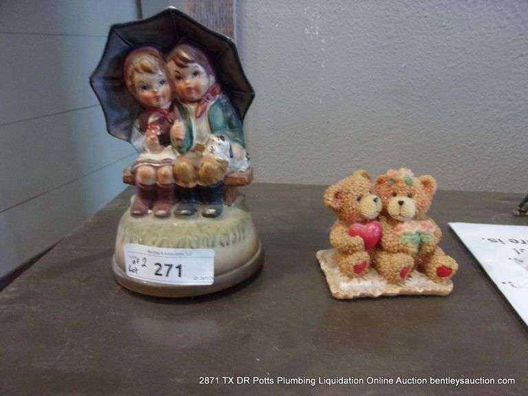 LOT (2): BOY AND GIRL UMBRELLA MUSICBOX, BEARS FIGURINE