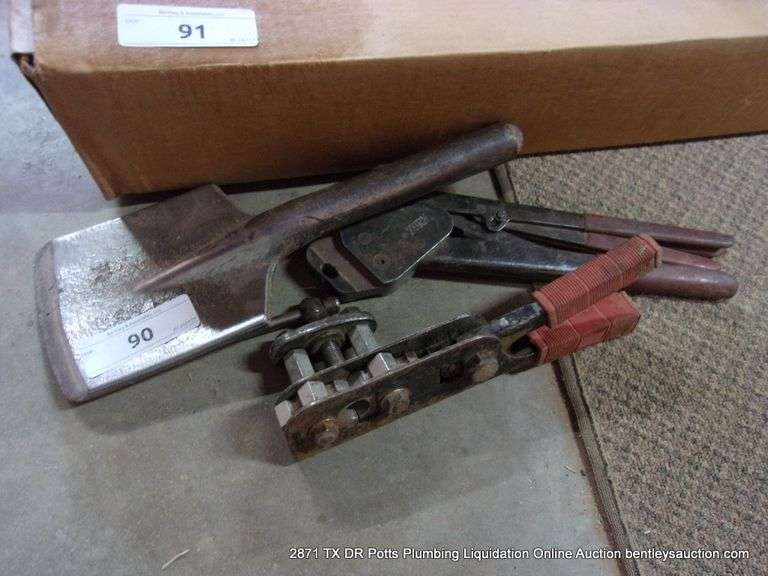 LOT: FLARING TOOLS & SPADE