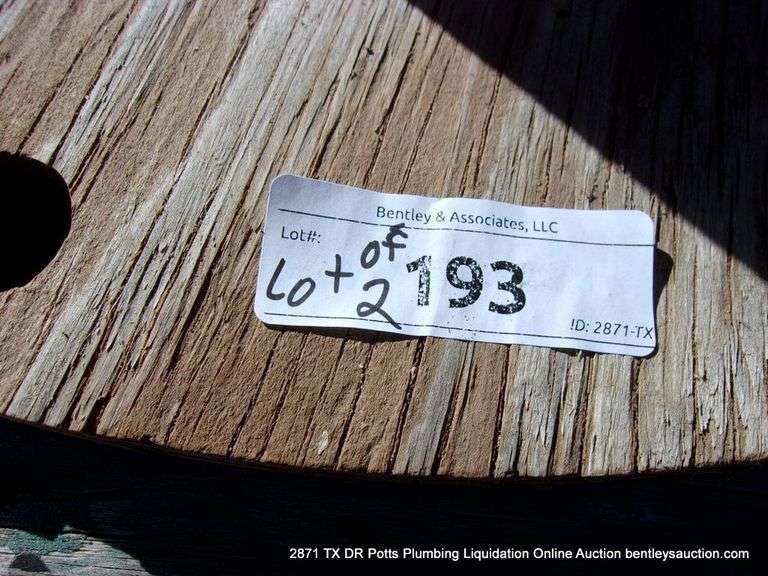 LOT (2): WOOD SPOOLS FOR TABLES AND ANIMAL SKULL