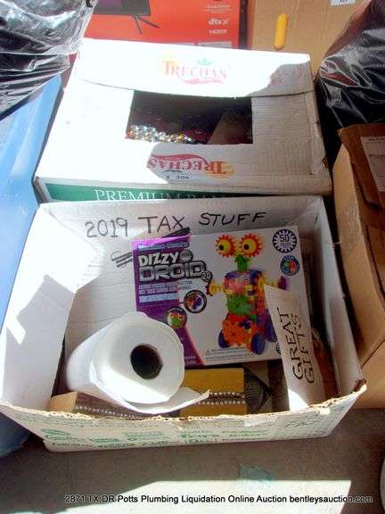 LOT: (2) BOXES OF HOME WALL DECORATIONS