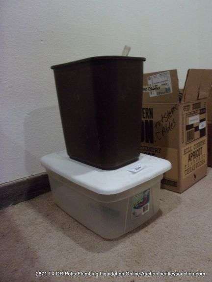LOT: PLASTIC CONTAINER & BROWN TRASHCAN