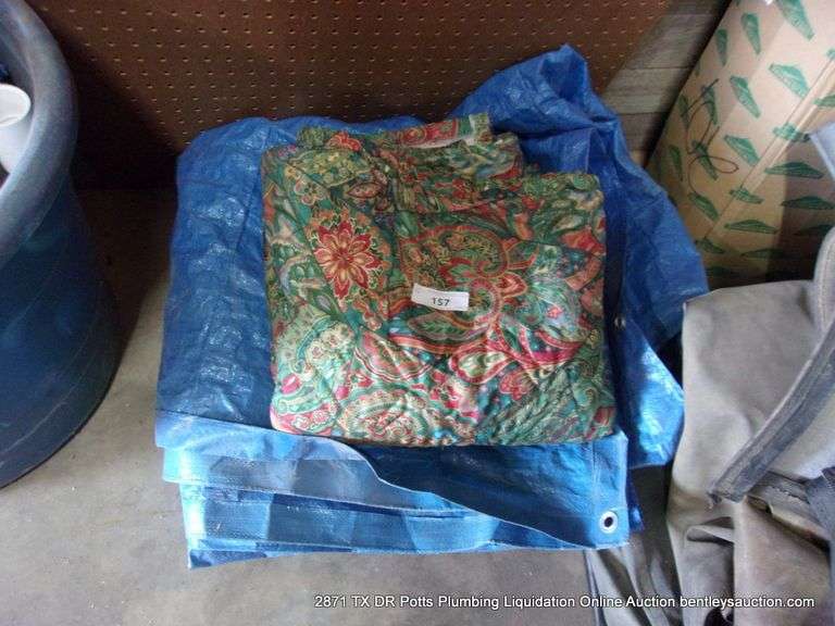 LOT: BLANKET & PLASTIC TARP - UNKNOWN SIZE