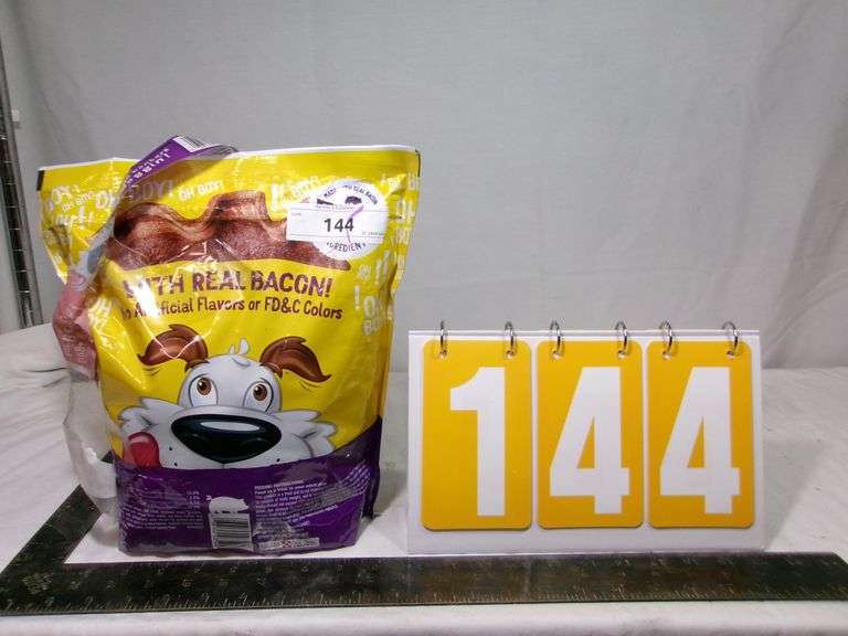 BEGGIN DOG TREAT W/ BACON AND CHEESE FLAVOR